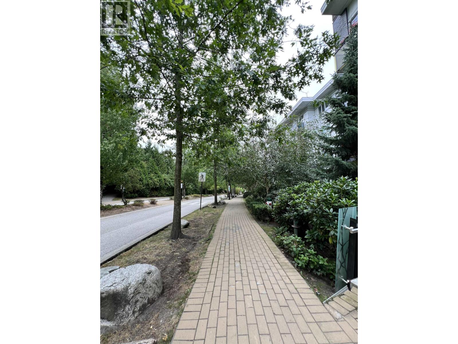 Ph18 9250 University High Street Property Photo 21