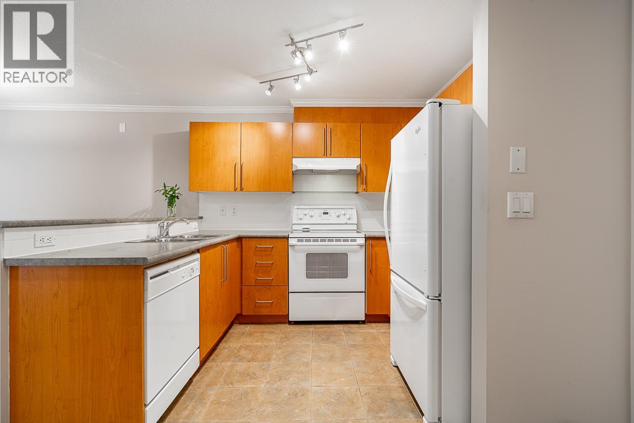 112 1150 E 29th Street Property Photo 12