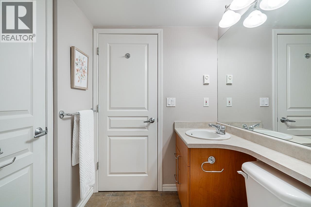 112 1150 E 29th Street Property Photo 20