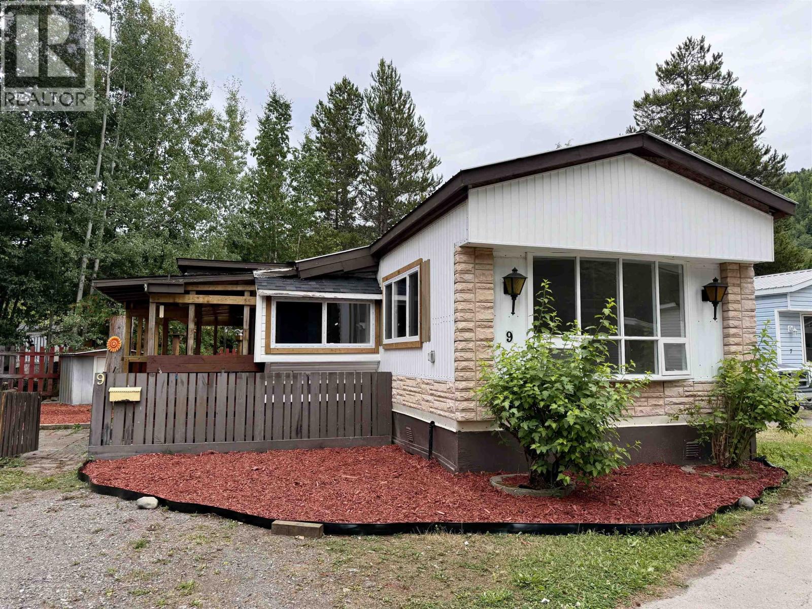 9 4620 LOWRIE AVENUE Property Photo 1