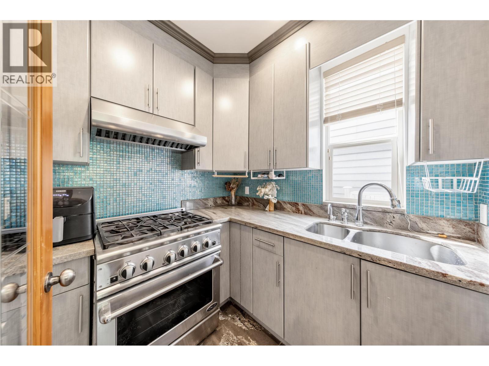 4451 Granville Avenue Property Photo 18