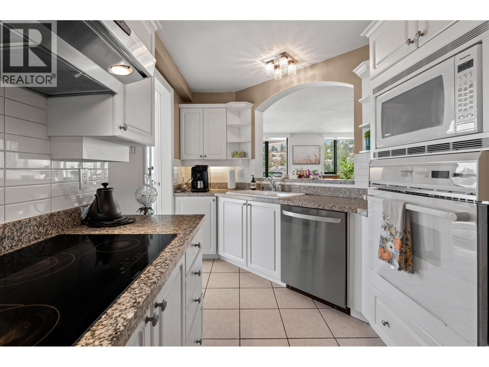 12d 328 Taylor Way Property Photo 19