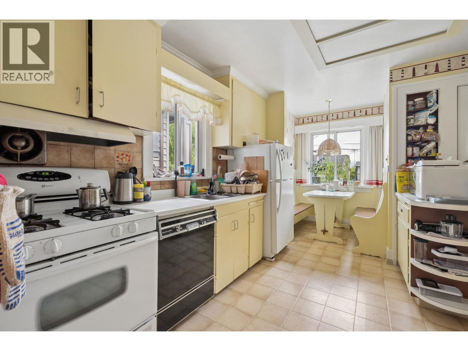 3149 W King Edward Avenue Property Photo 10