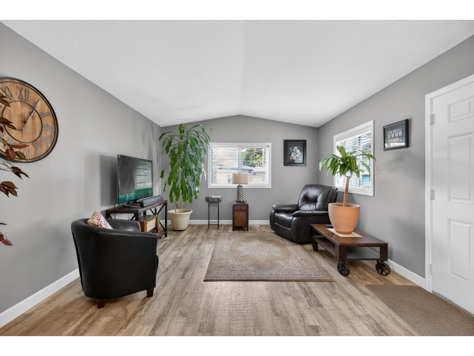 17 24330 Fraser Highway Property Photo 4