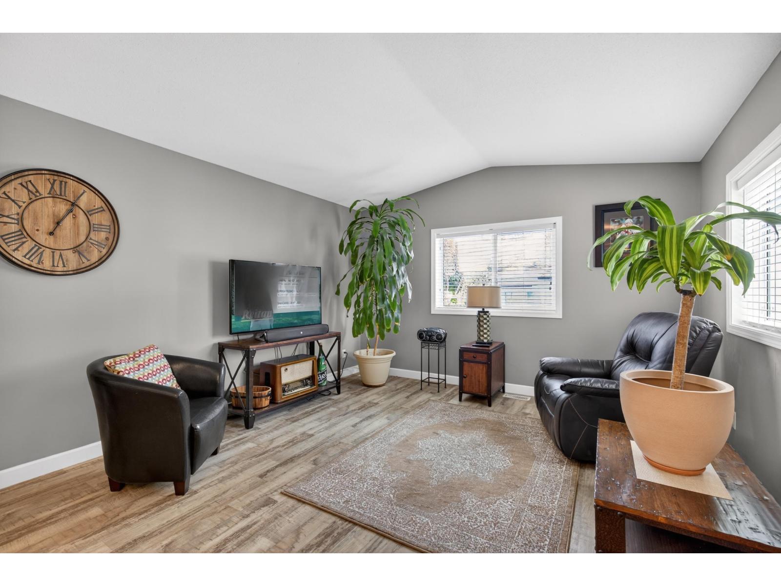 17 24330 Fraser Highway Property Photo 5