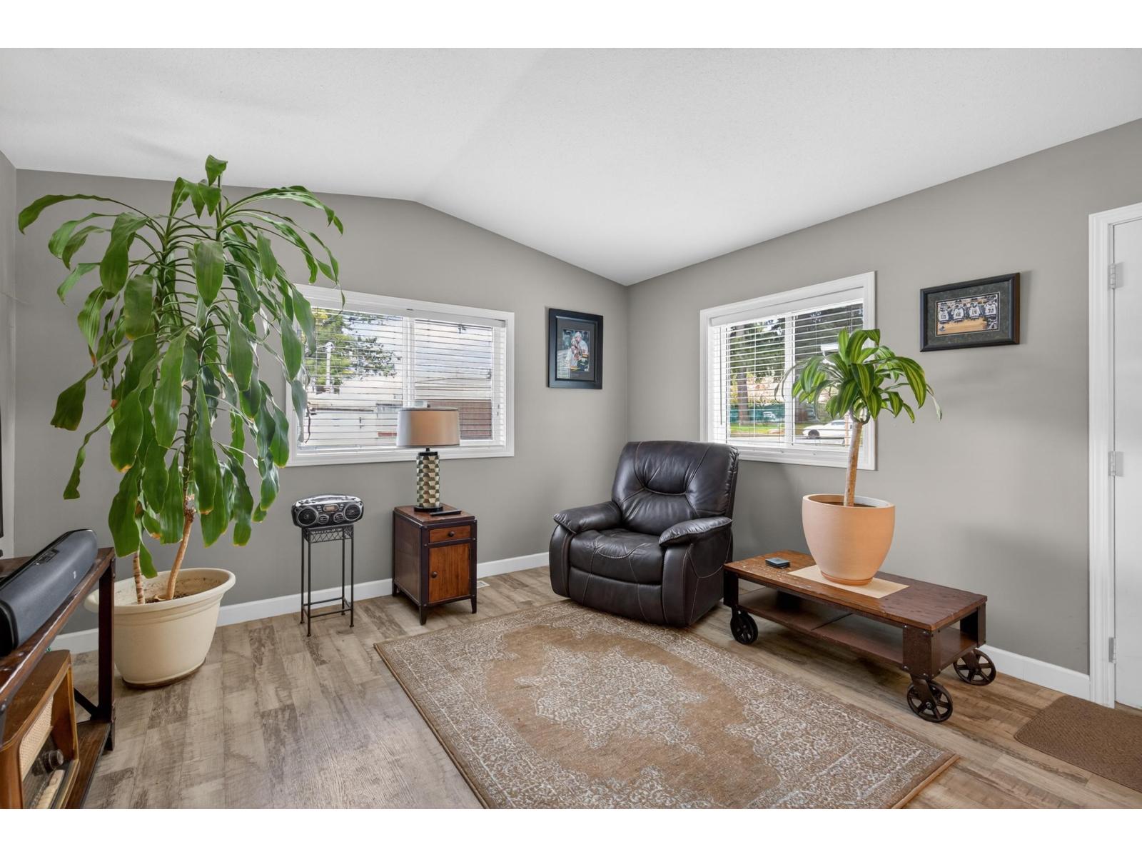 17 24330 Fraser Highway Property Photo 6