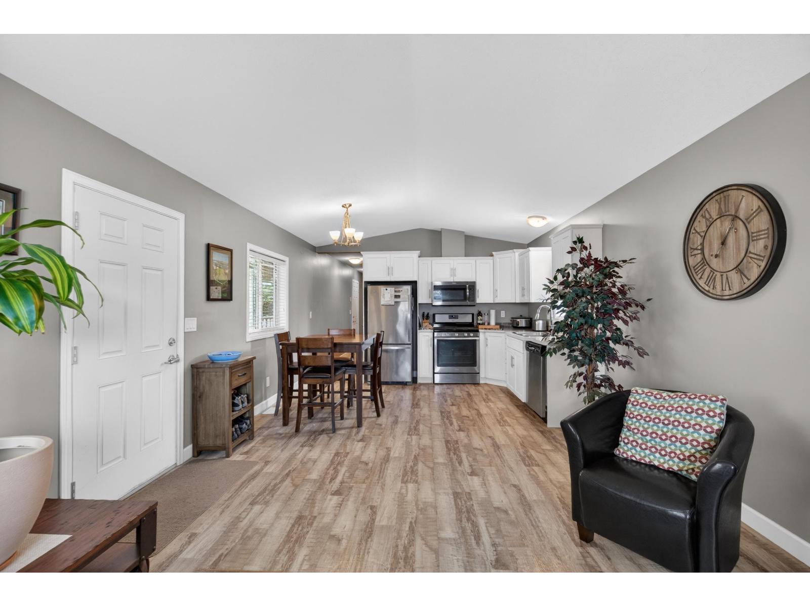 17 24330 Fraser Highway Property Photo 7
