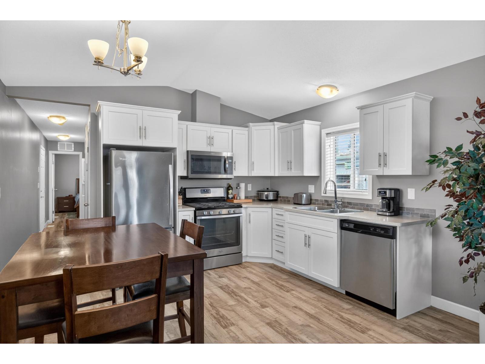 17 24330 Fraser Highway Property Photo 8
