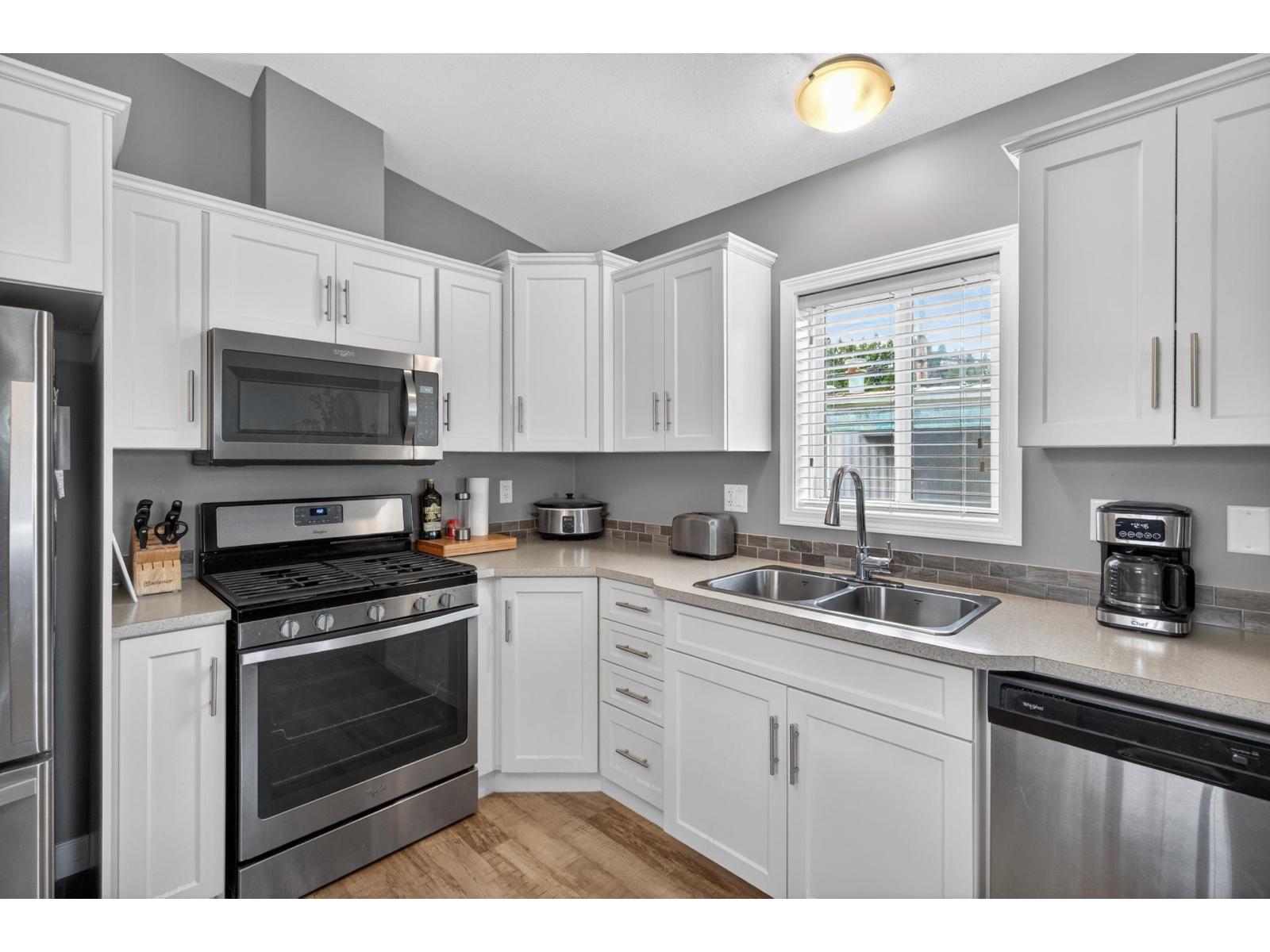 17 24330 Fraser Highway Property Photo 11