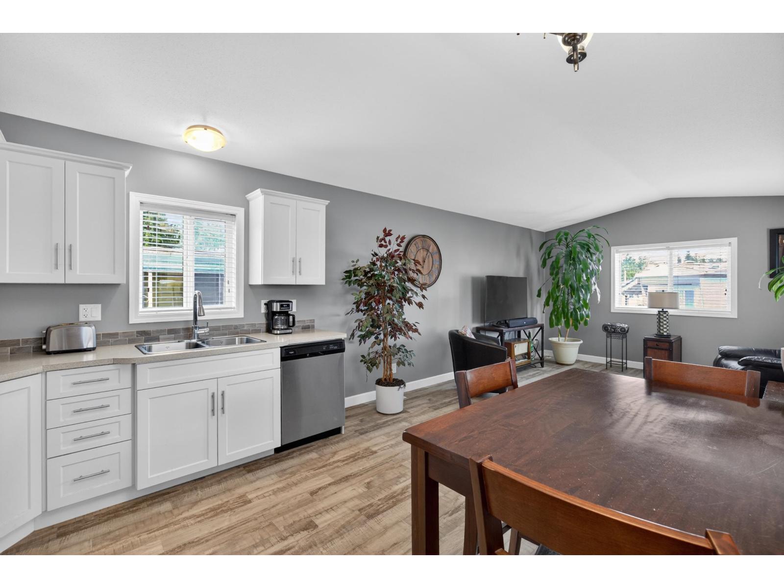 17 24330 Fraser Highway Property Photo 13