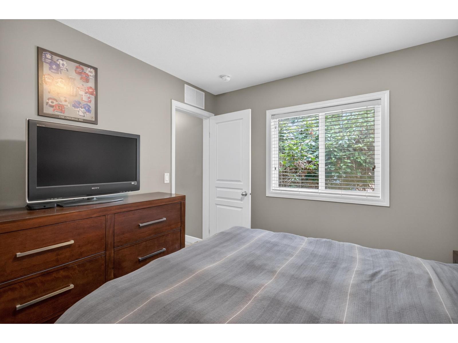 17 24330 Fraser Highway Property Photo 16