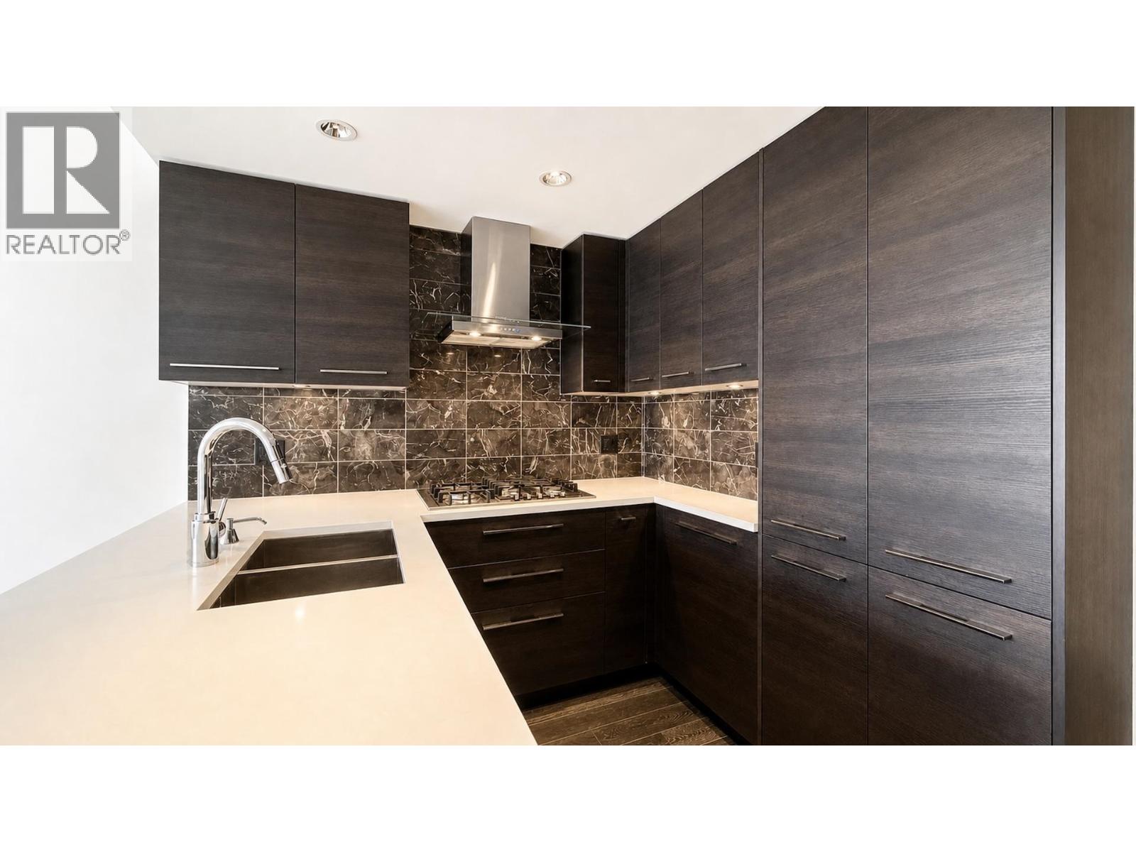 709 7488 Lansdowne Road Property Photo 12