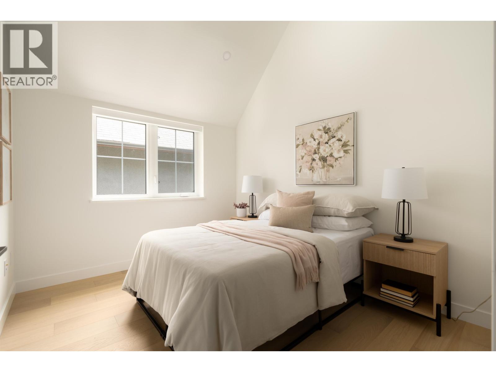1 810 E 22nd Avenue Property Photo 18