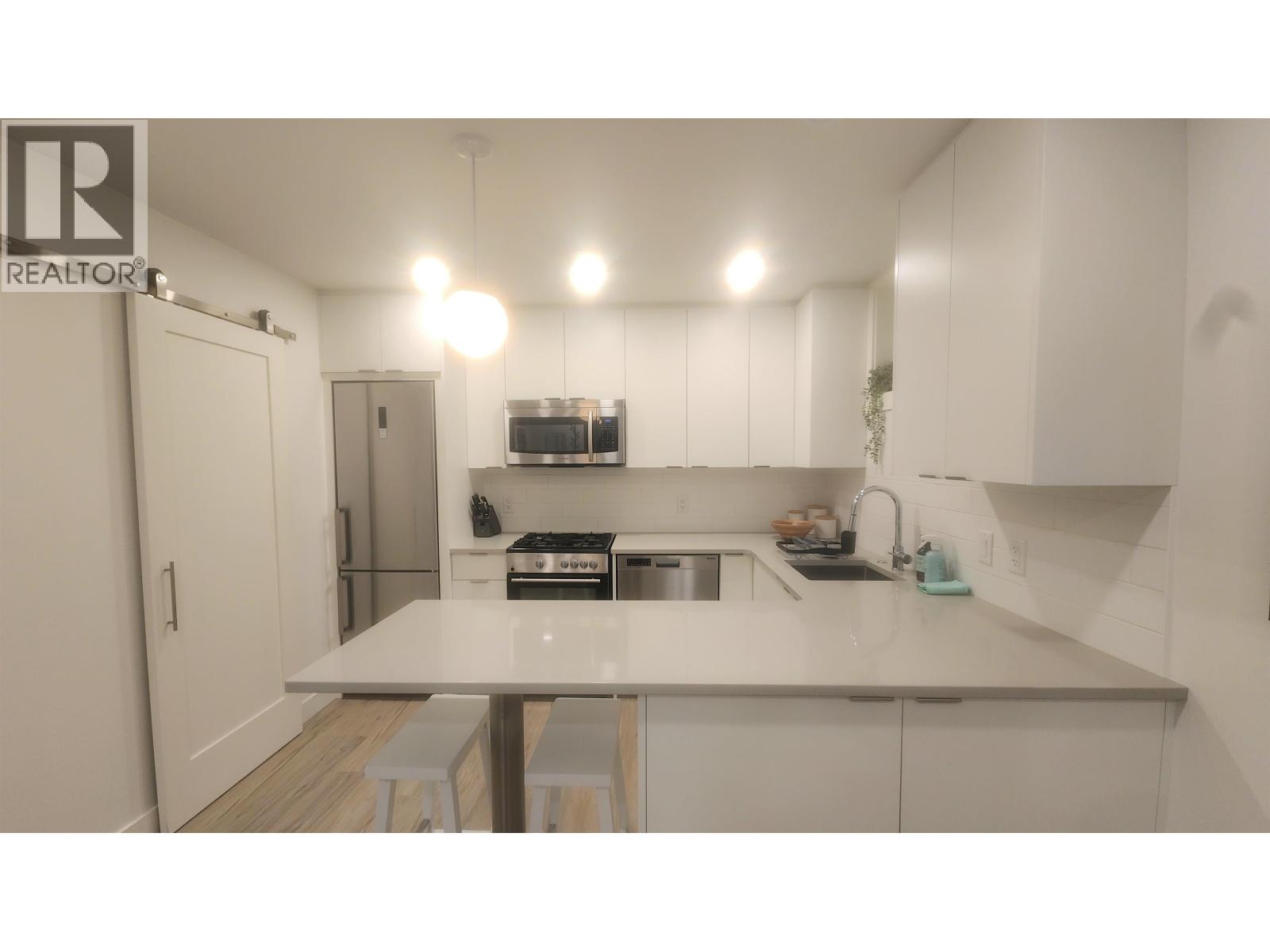 163 W 20th Street Property Photo 3