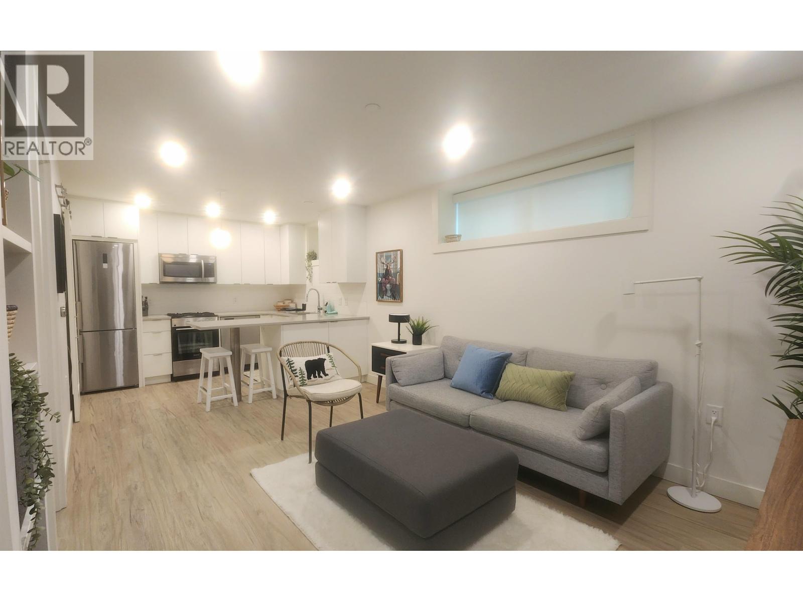 163 W 20th Street Property Photo 4