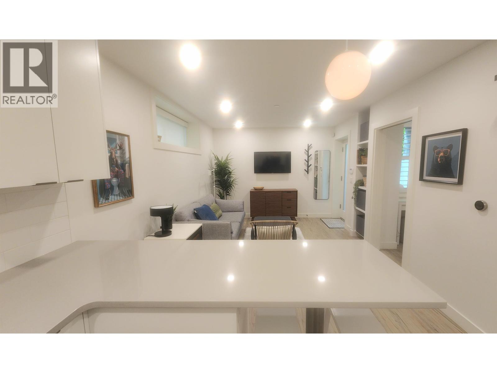 163 W 20th Street Property Photo 13