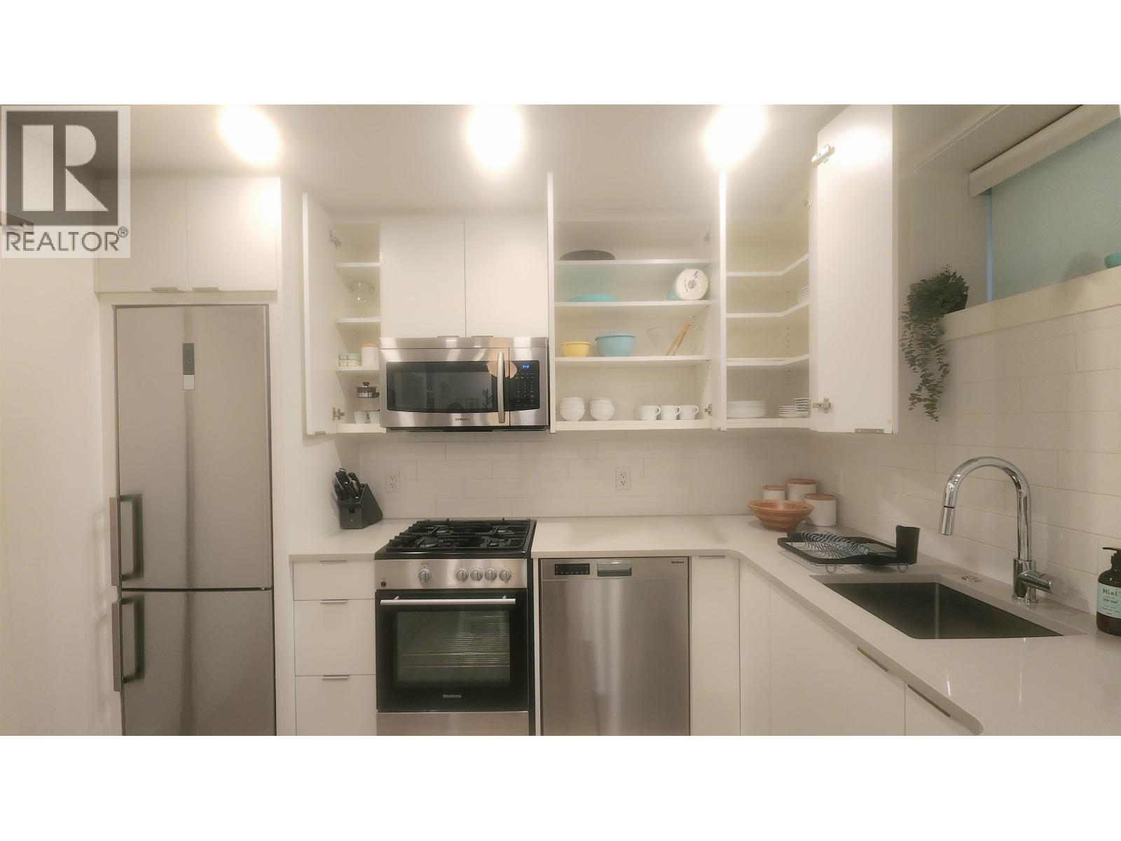 163 W 20th Street Property Photo 15