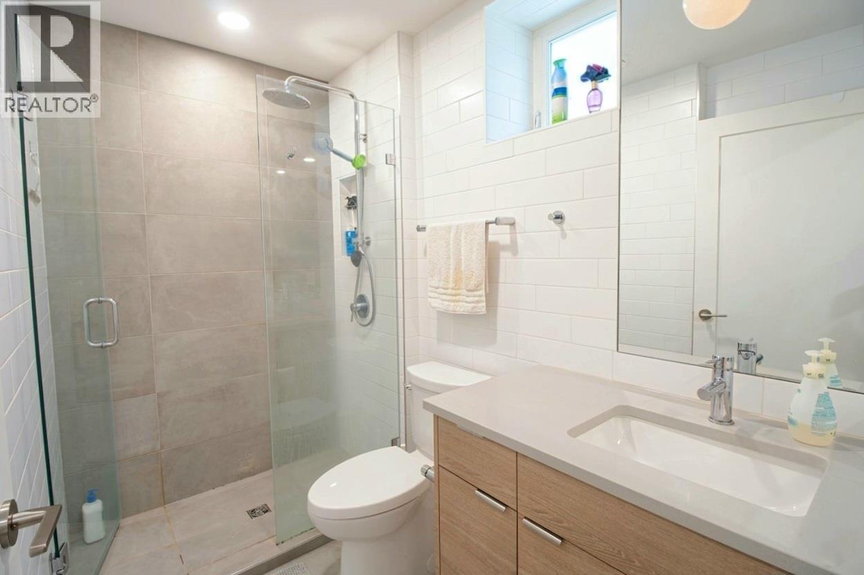 163 W 20th Street Property Photo 19