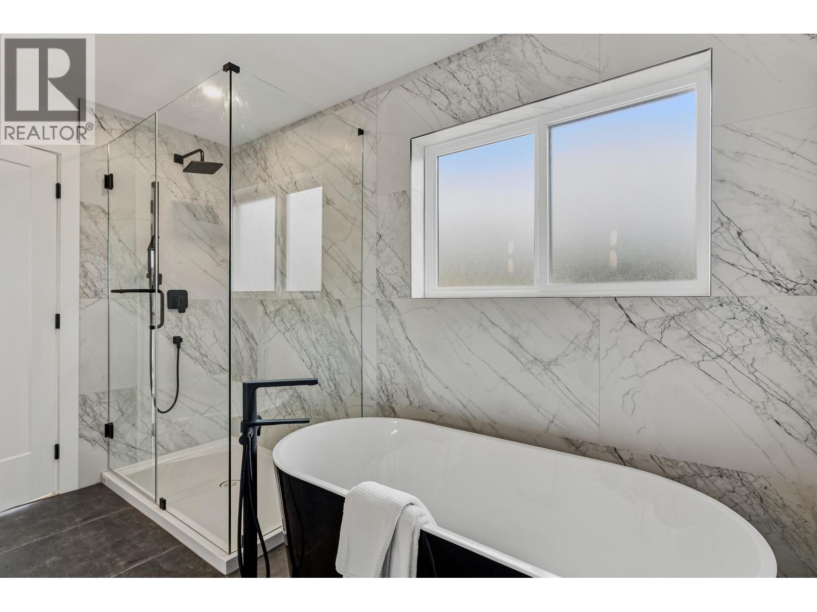 13614 230a Street Property Photo 24