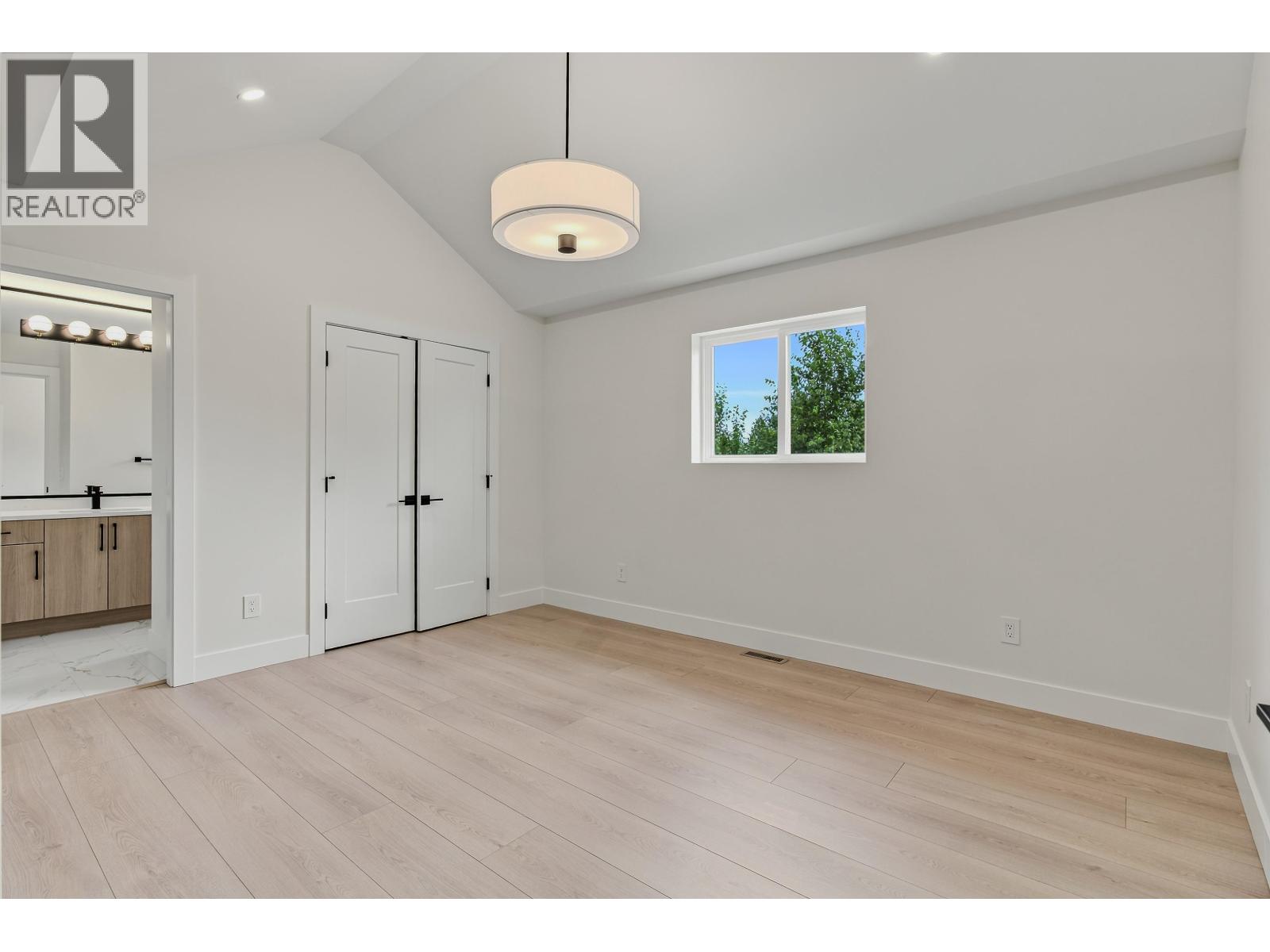 13614 230a Street Property Photo 28