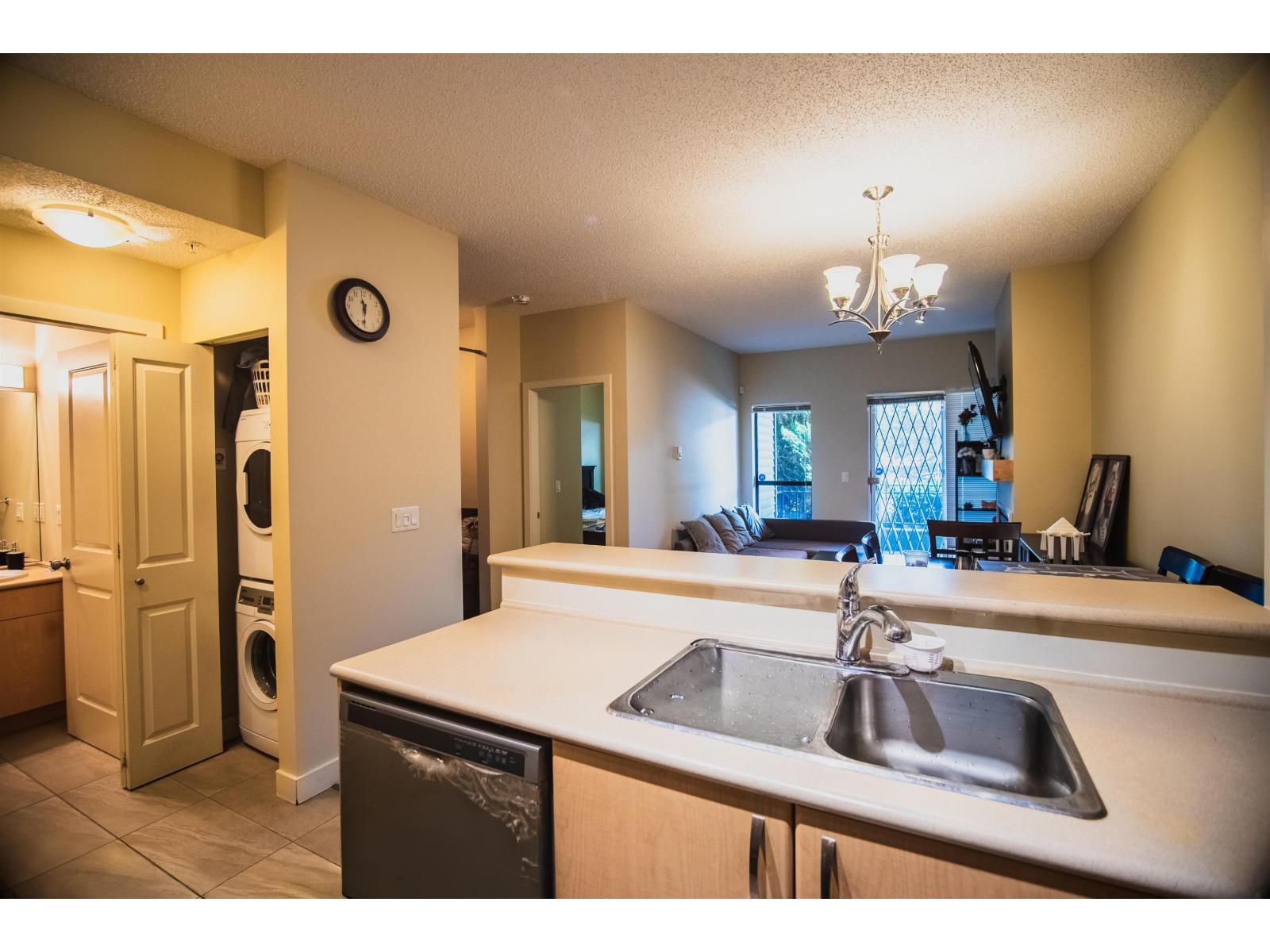 124 10838 City Parkway Property Photo 4