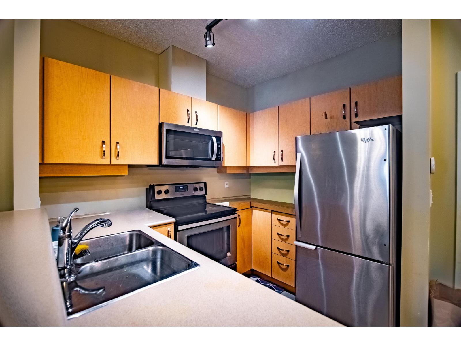 124 10838 City Parkway Property Photo 5