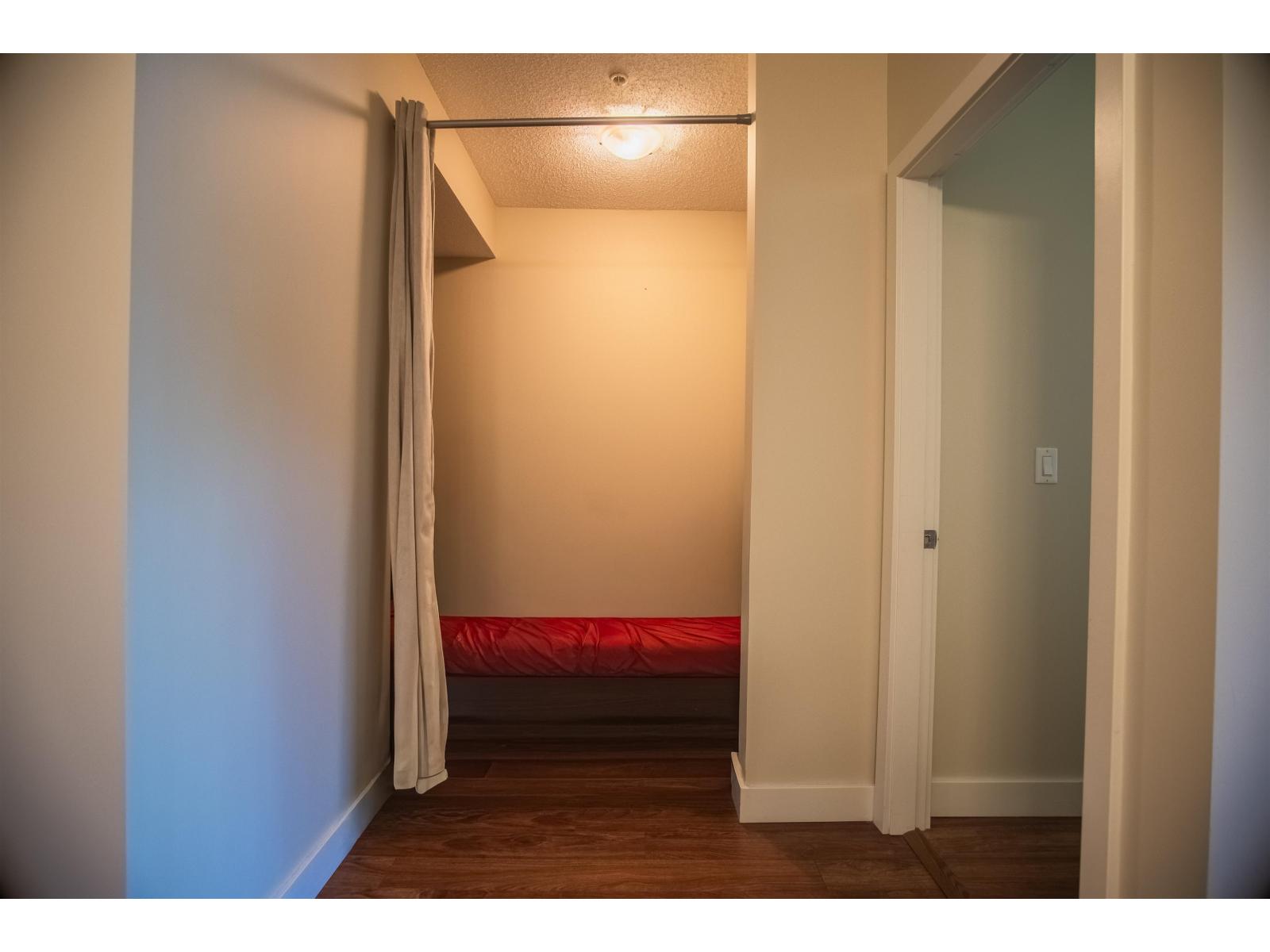 124 10838 City Parkway Property Photo 11