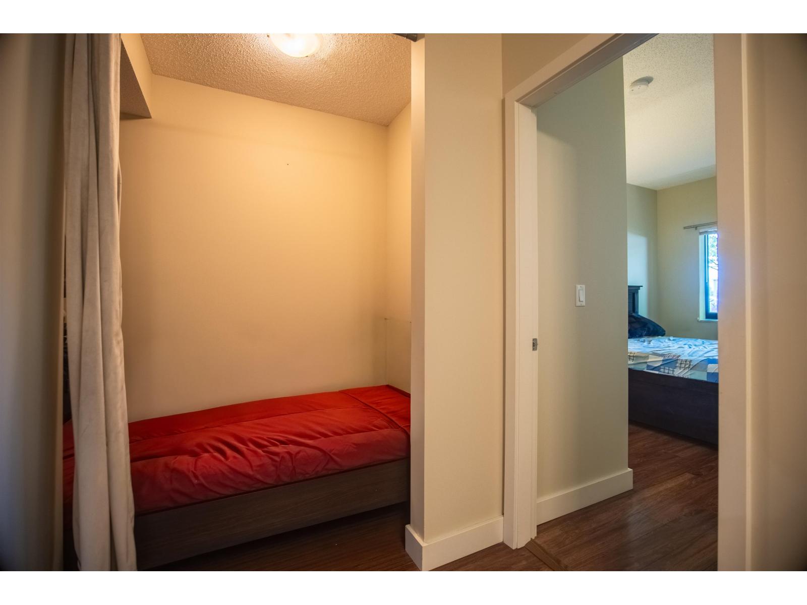 124 10838 City Parkway Property Photo 14