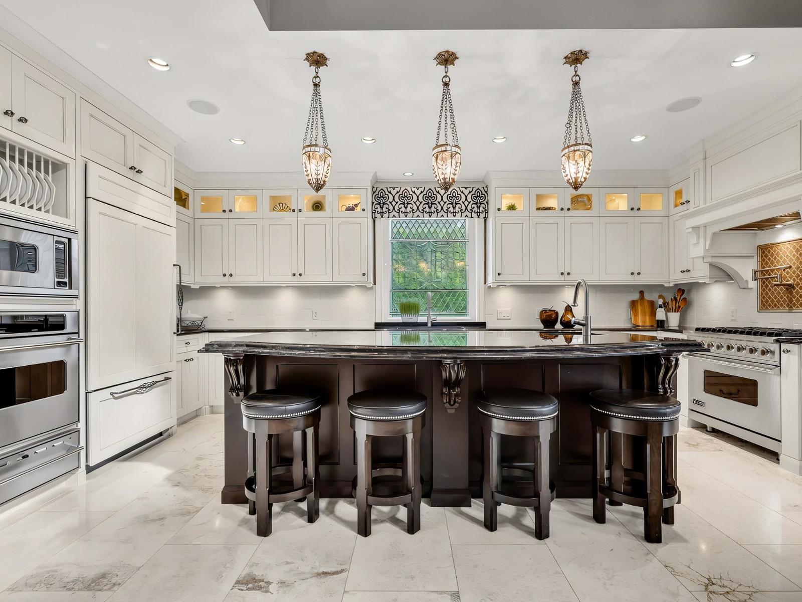 20152 2 Avenue Property Photo 11