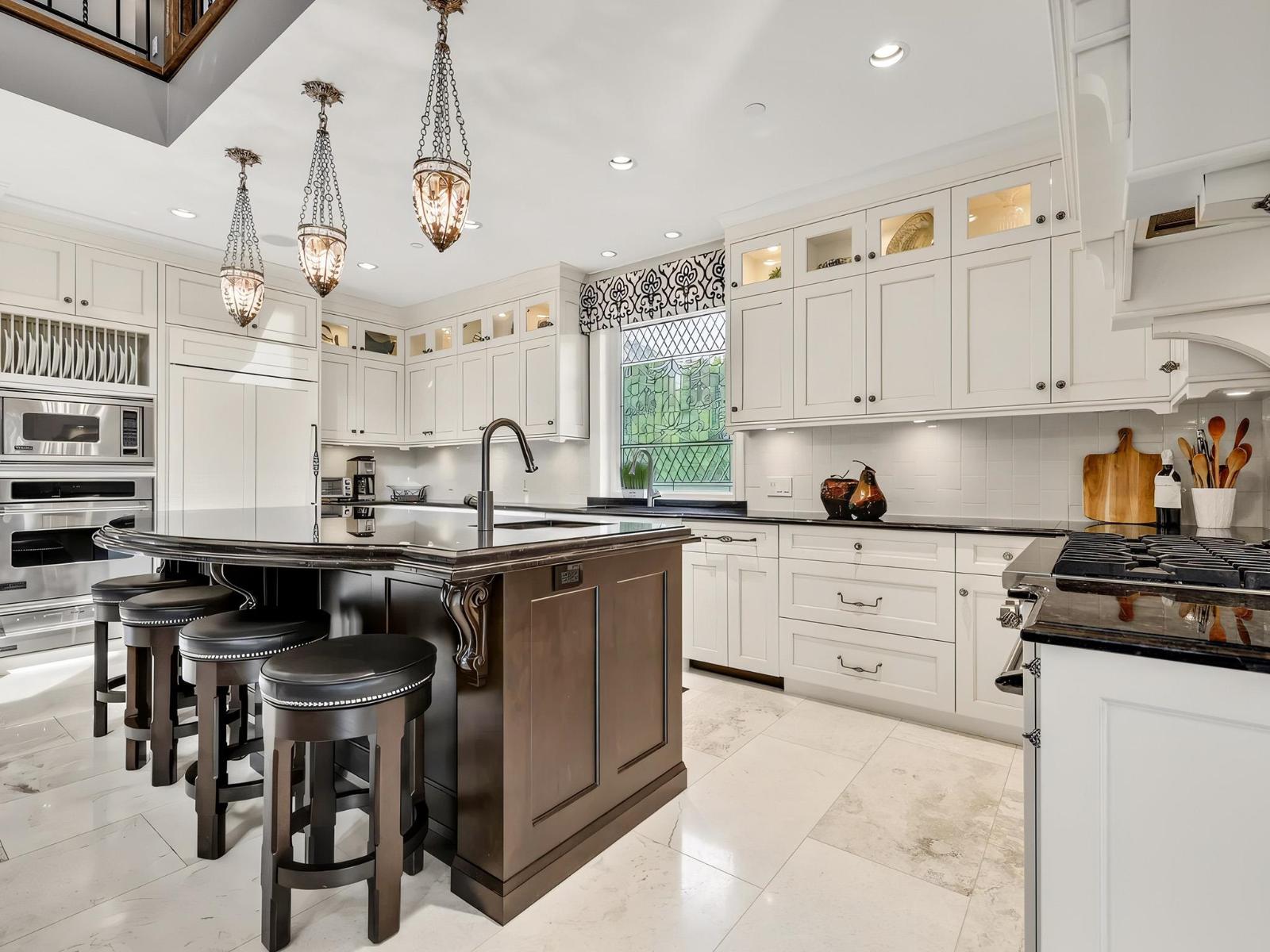 20152 2 Avenue Property Photo 12