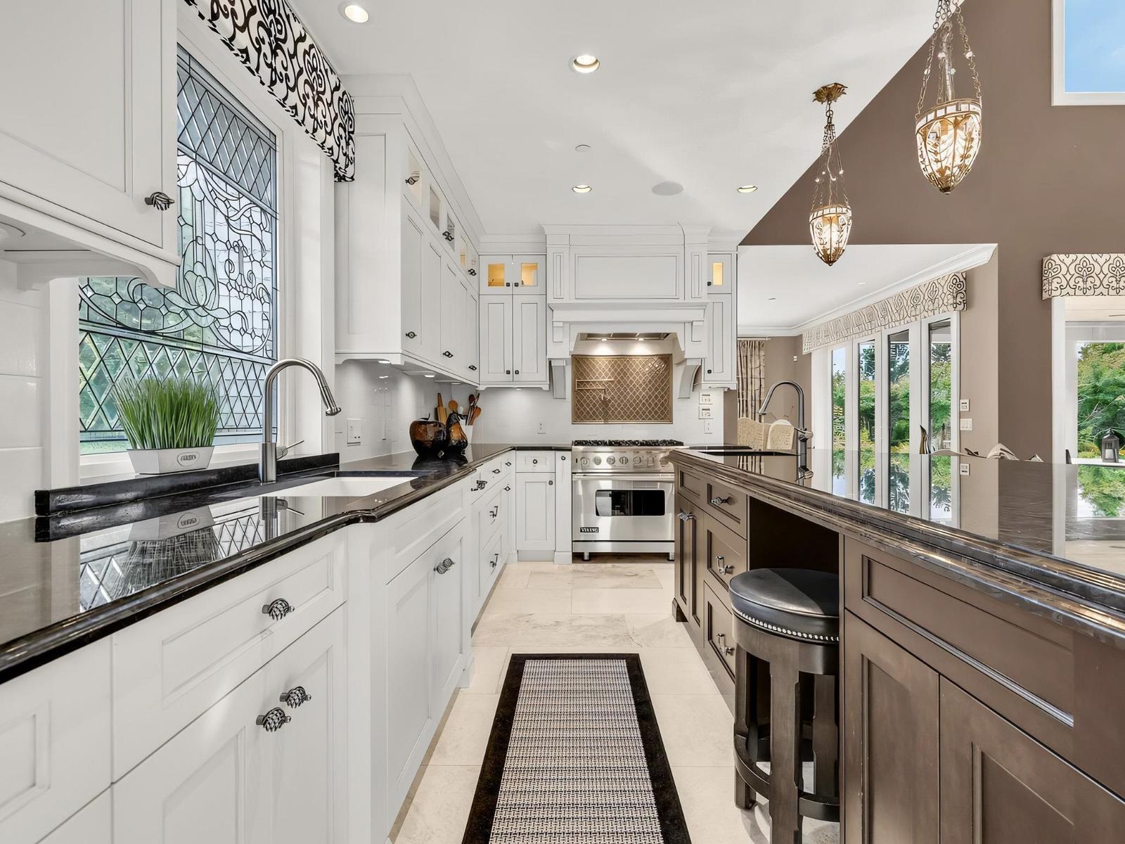 20152 2 Avenue Property Photo 13