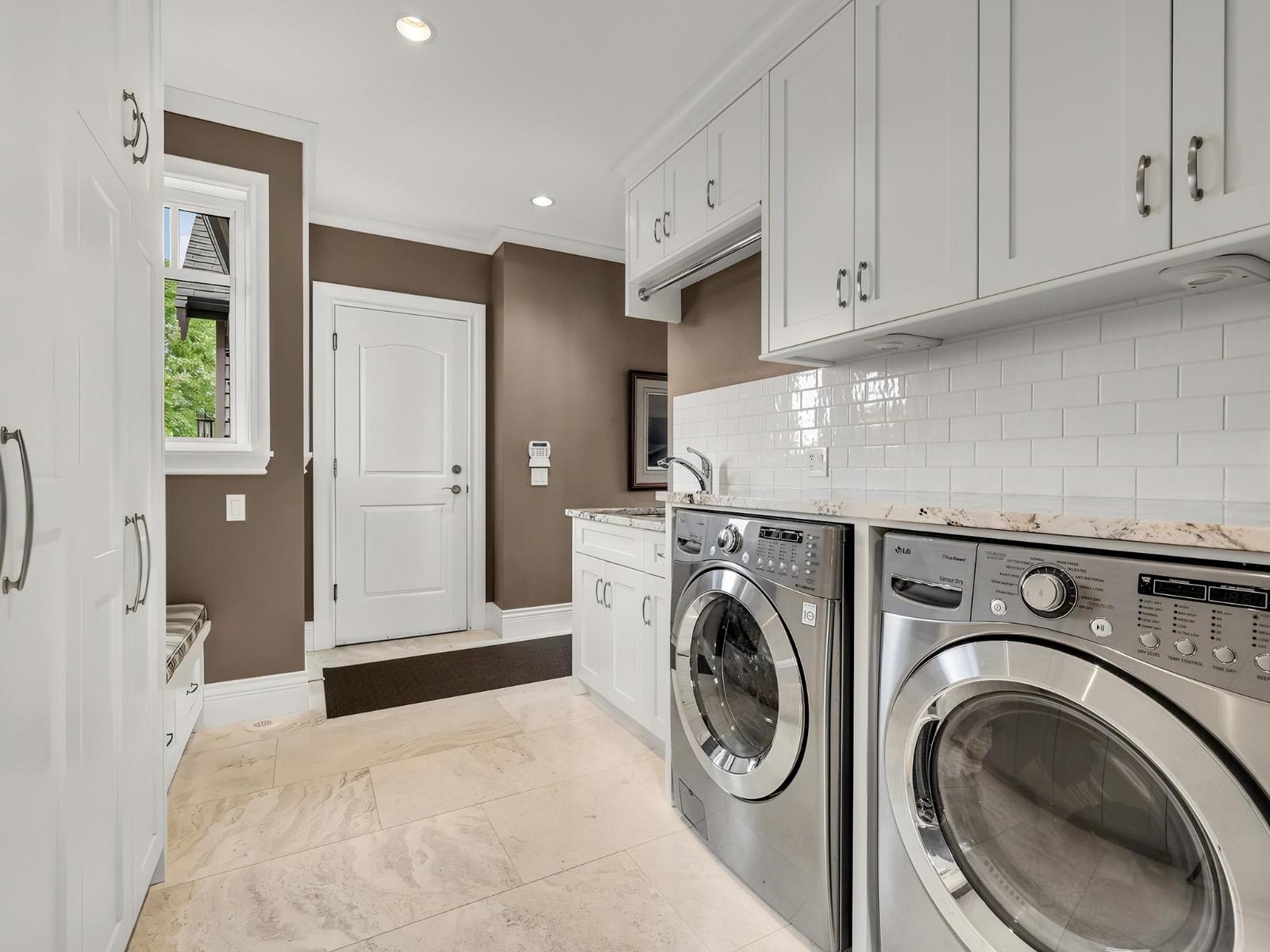 20152 2 Avenue Property Photo 15