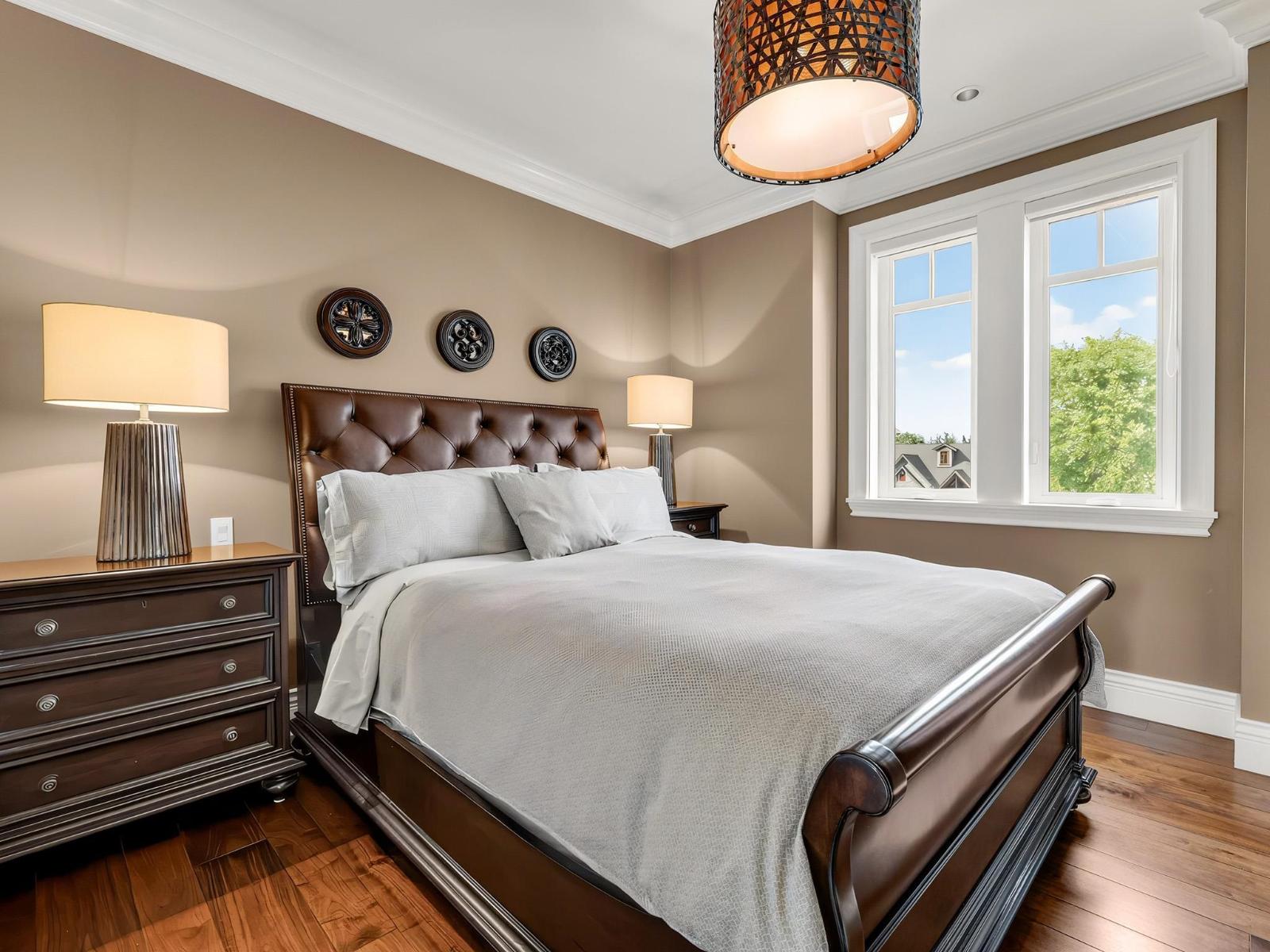 20152 2 Avenue Property Photo 23
