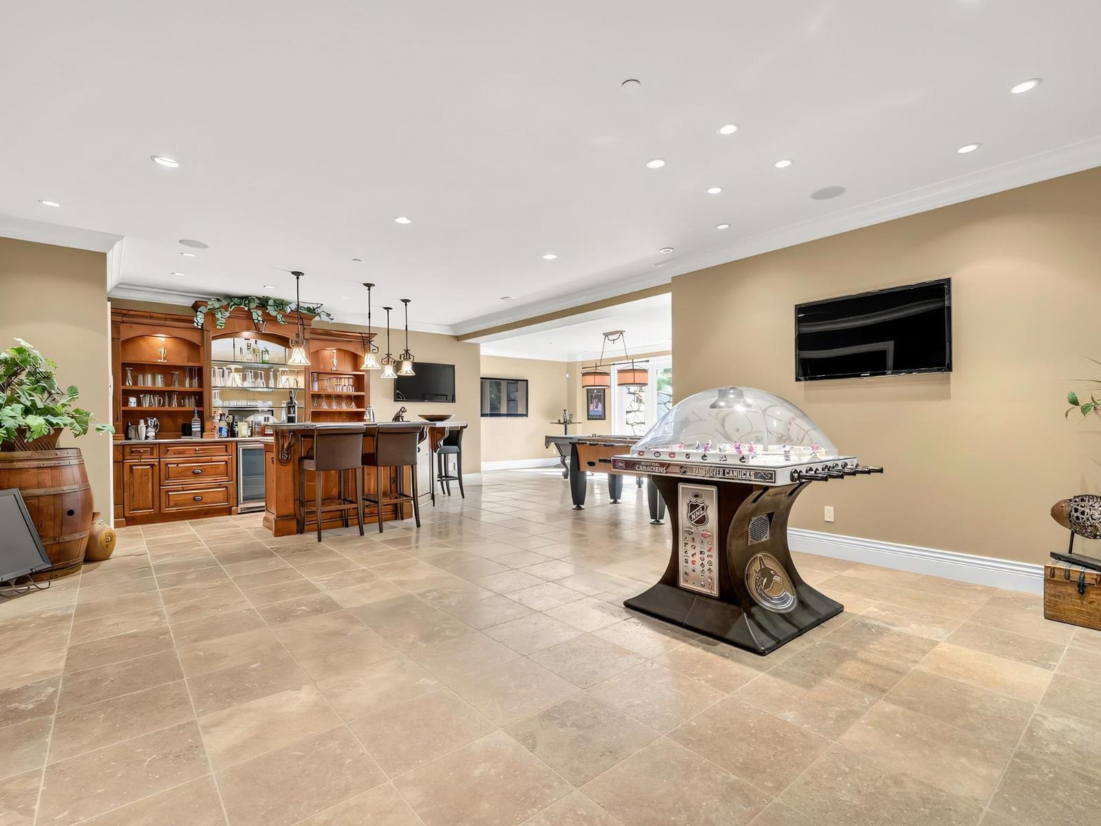 20152 2 Avenue Property Photo 28