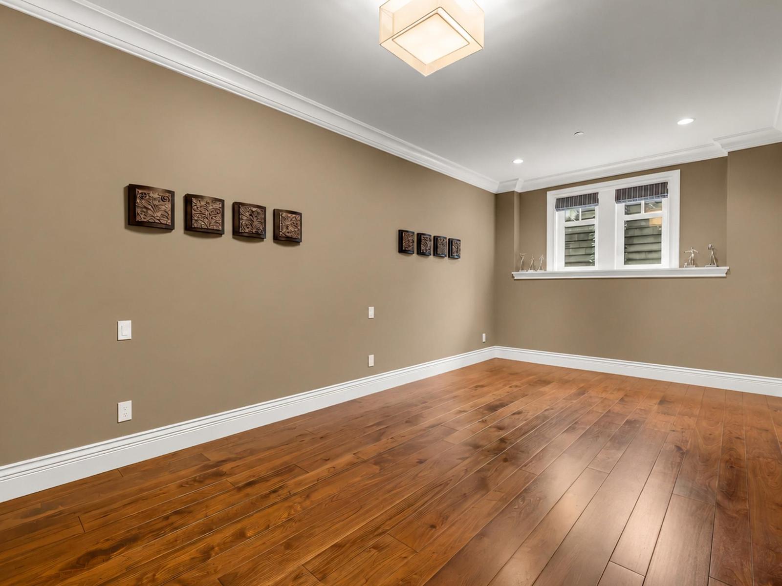 20152 2 Avenue Property Photo 35