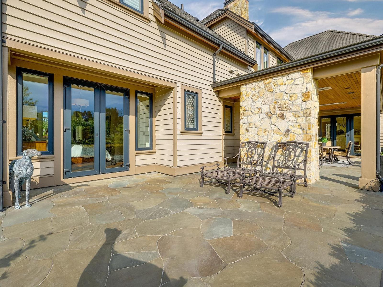 20152 2 Avenue Property Photo 38