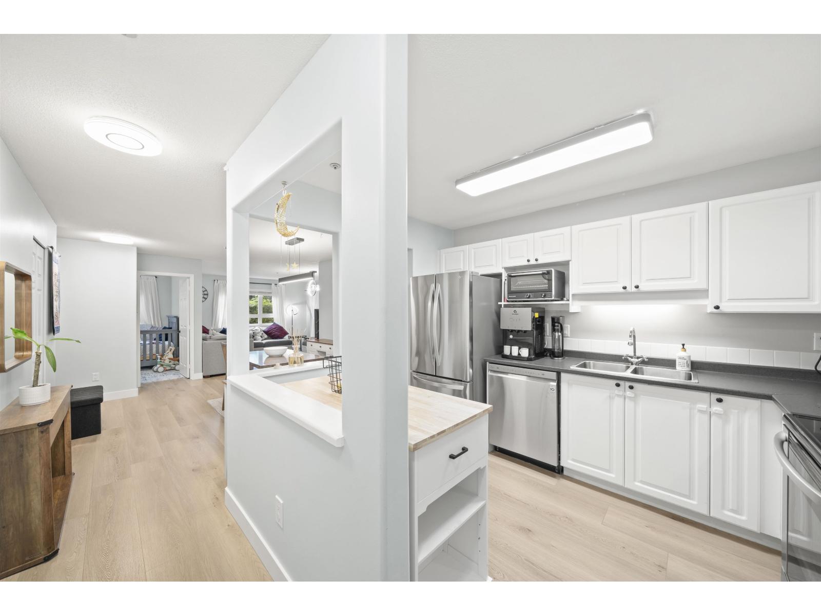 103 20189 54 Avenue Property Photo 6