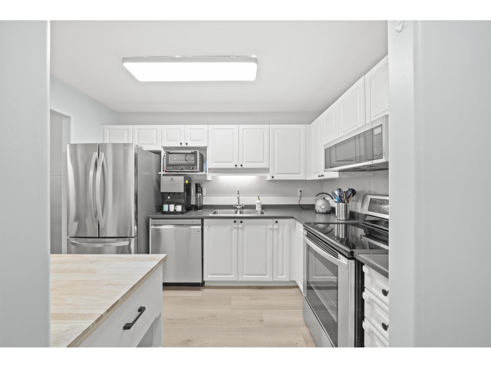 103 20189 54 Avenue Property Photo 11
