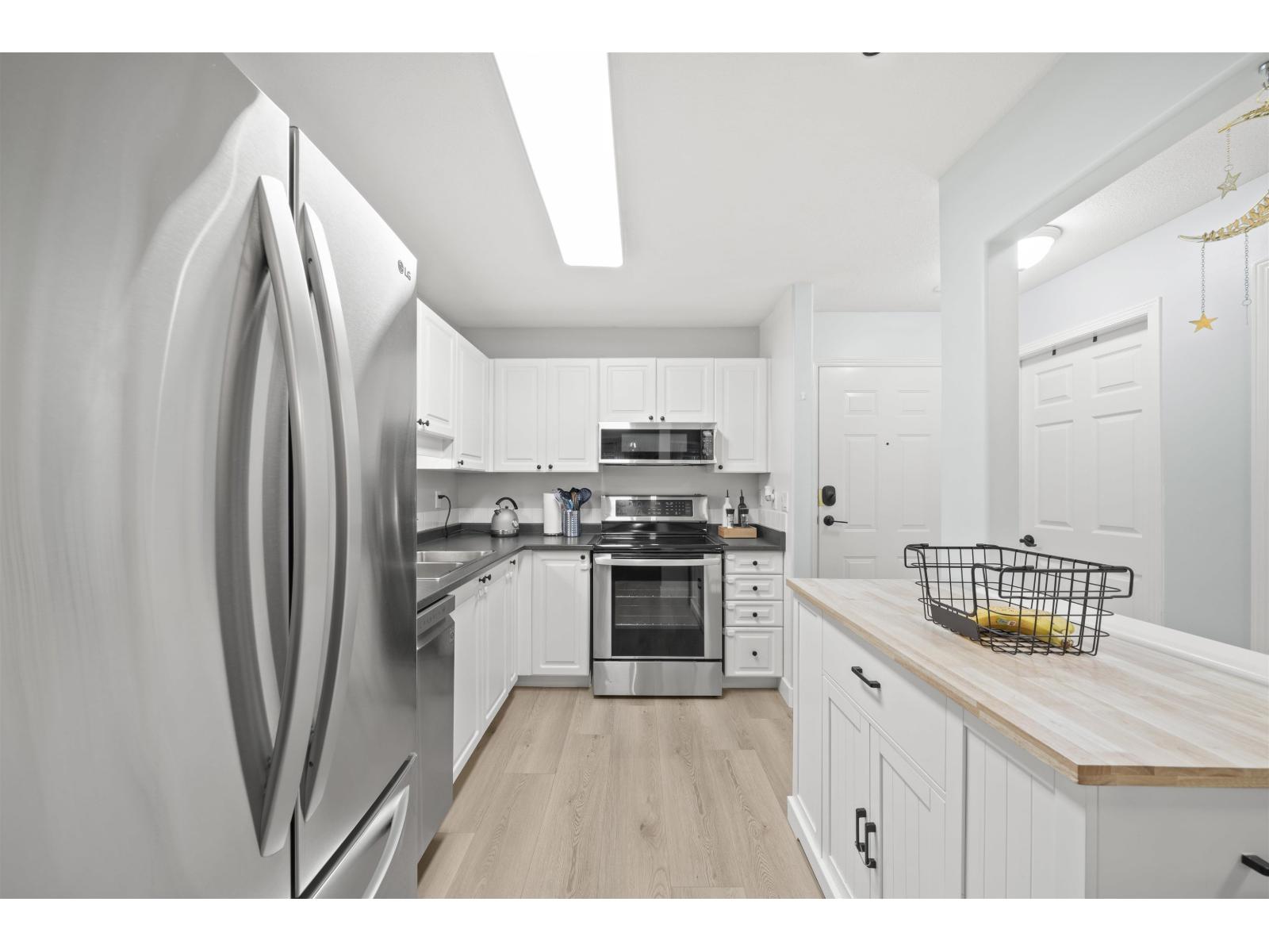 103 20189 54 Avenue Property Photo 12