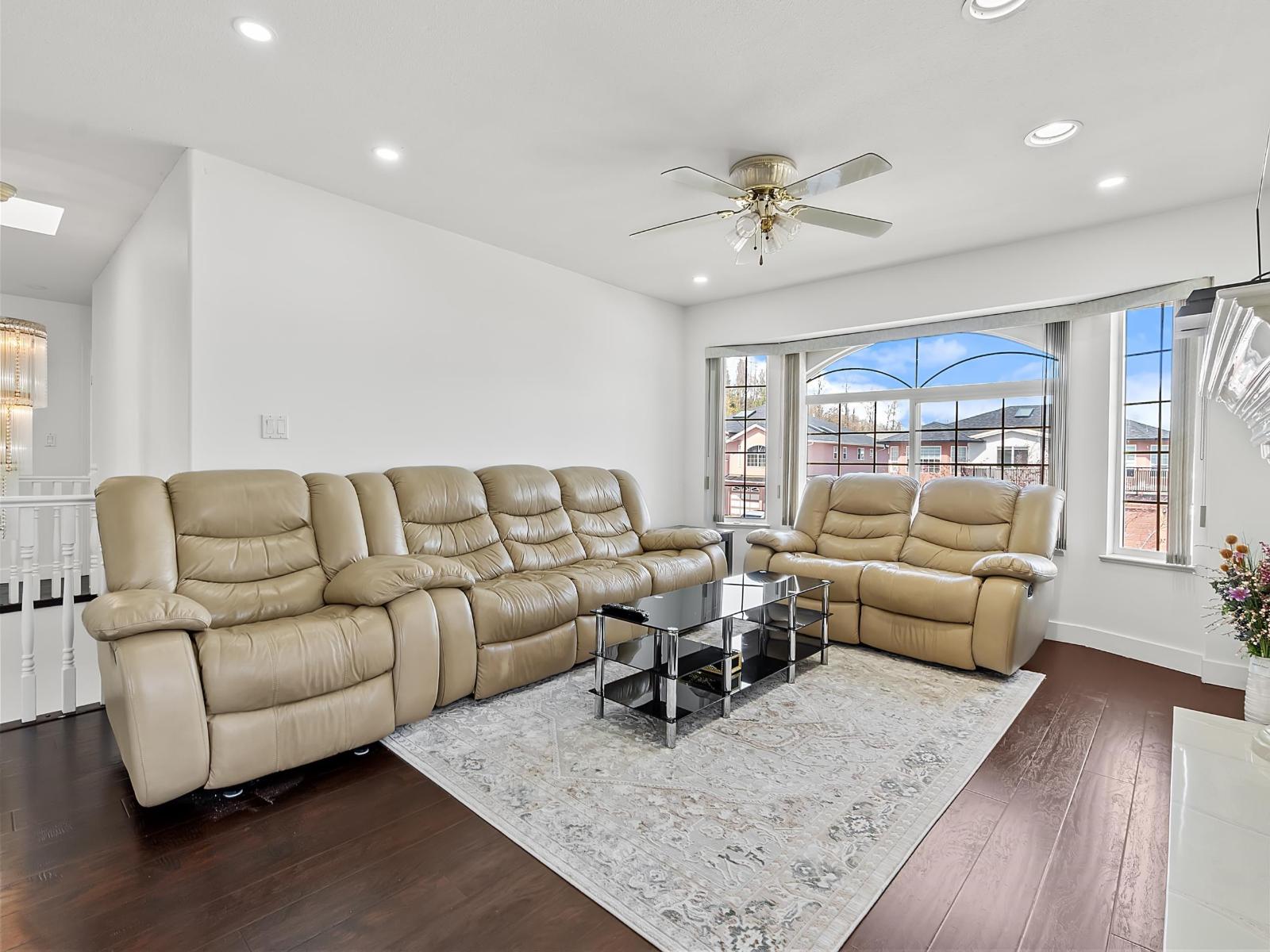 3542 Galiano Drive Property Photo 5