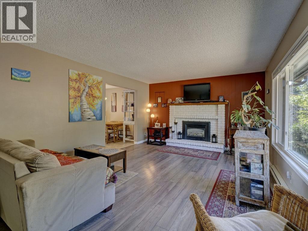 3367 Richards Road Property Photo 9