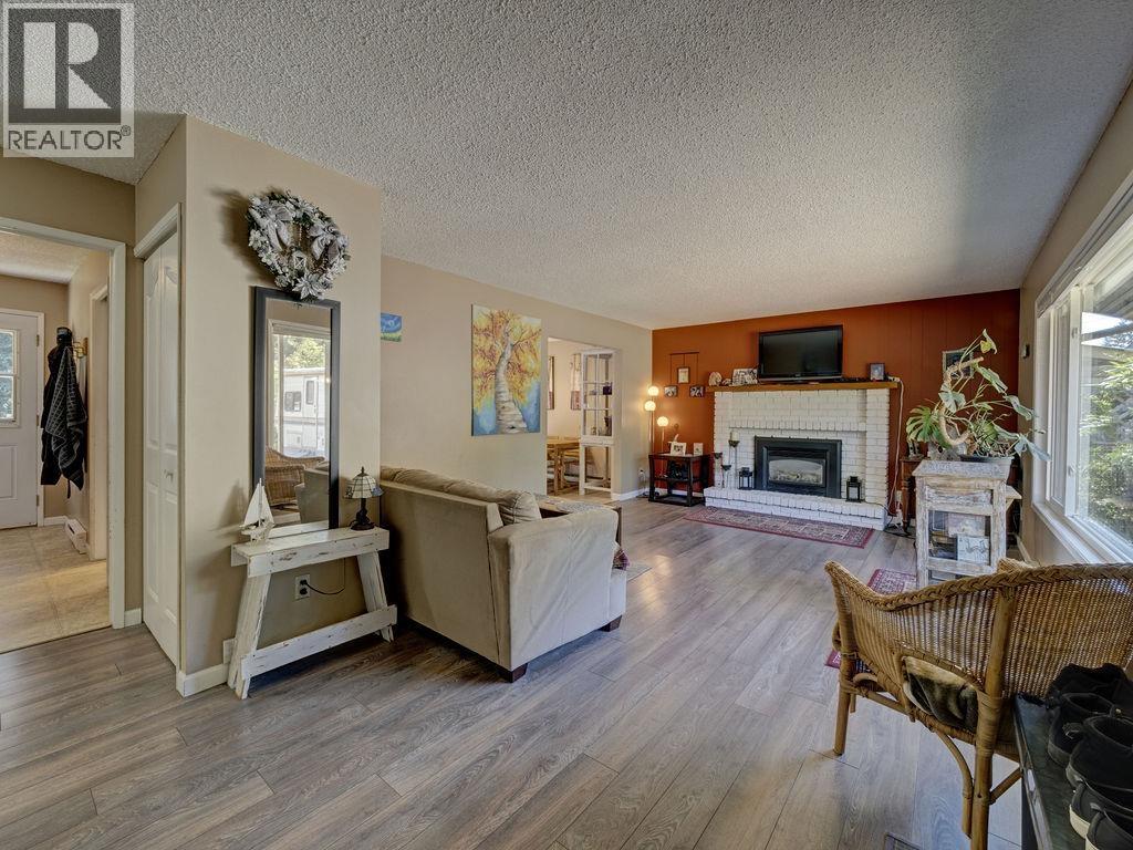 3367 Richards Road Property Photo 10