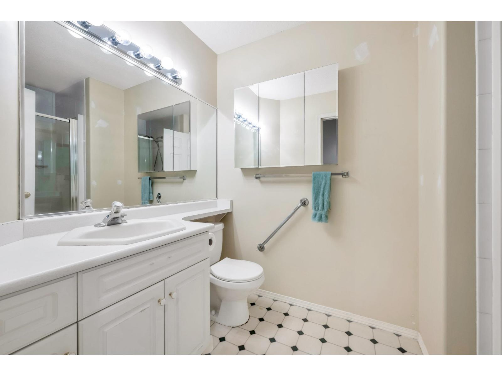 234 13888 70 Avenue Property Photo 20