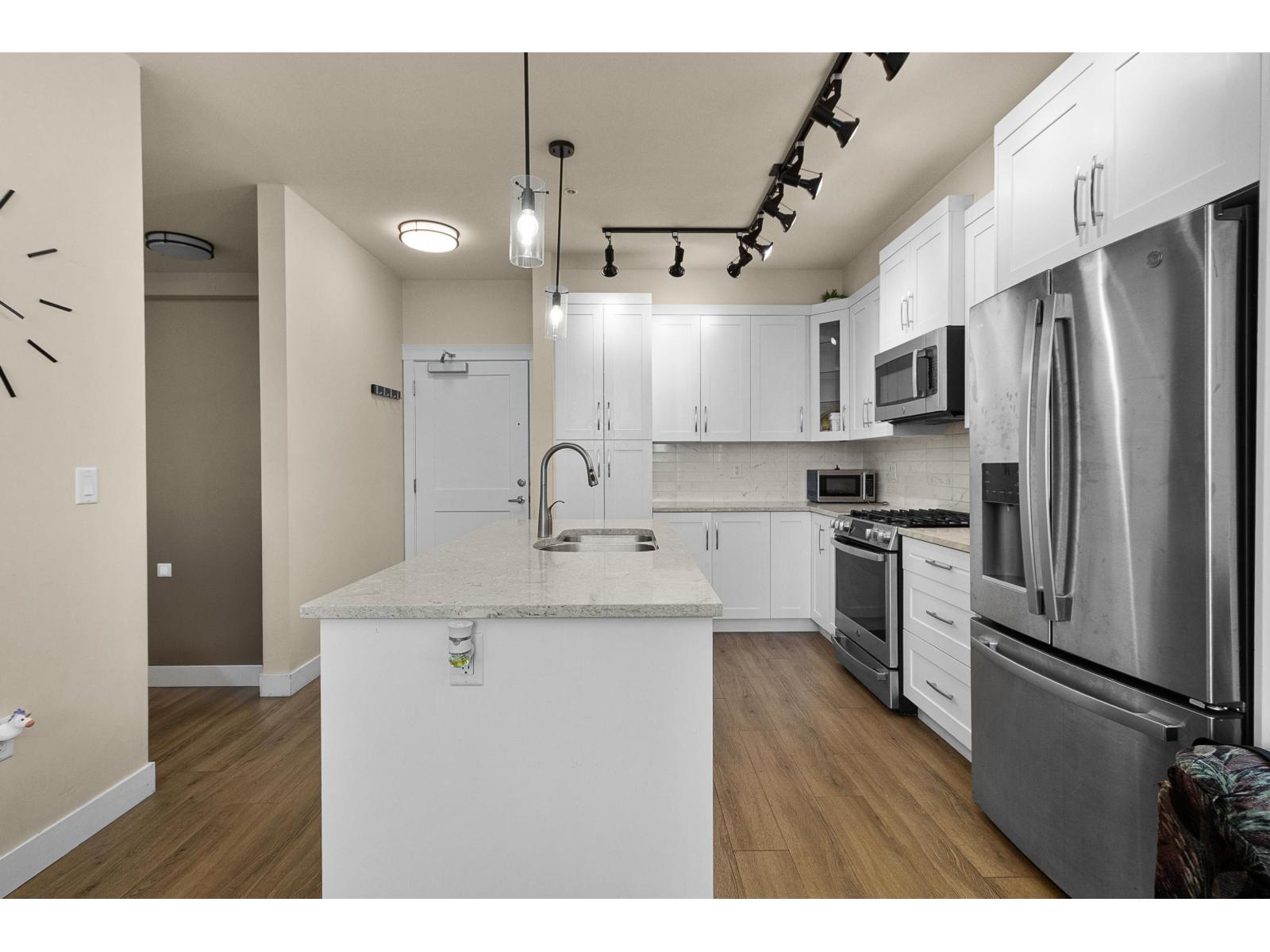 612 11077 Ravine Road Property Photo 2