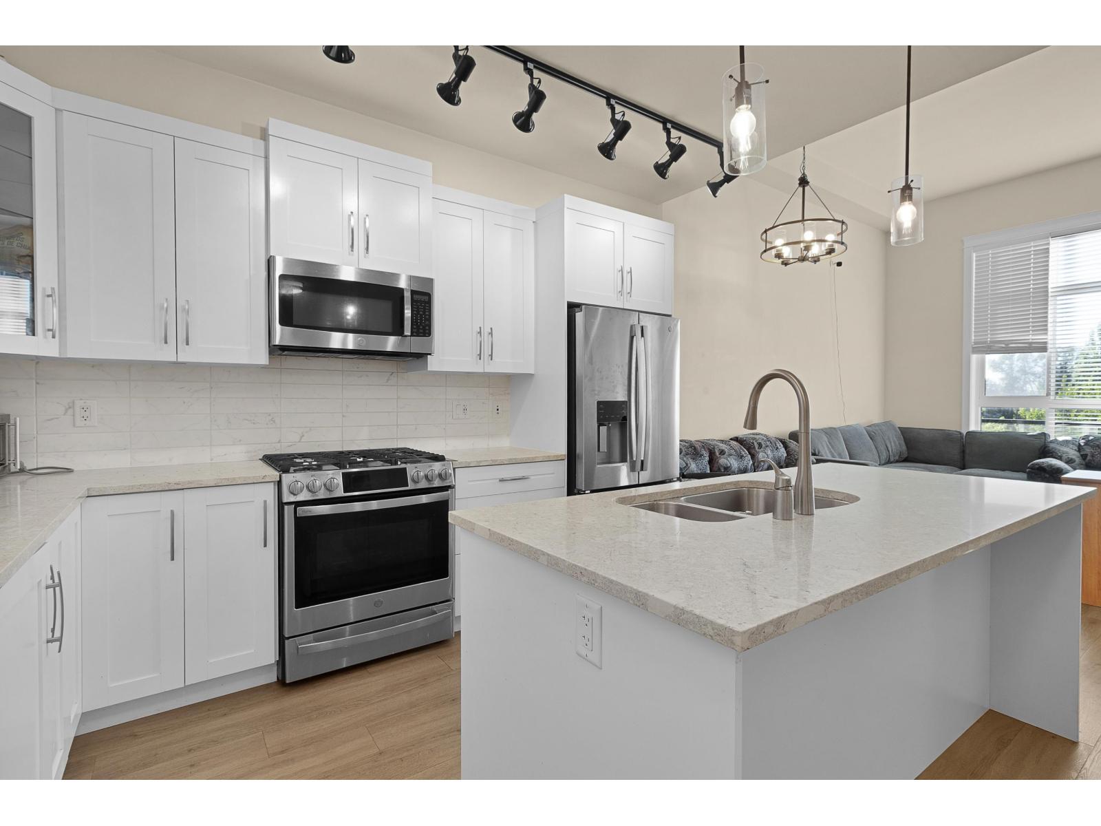 612 11077 Ravine Road Property Photo 3