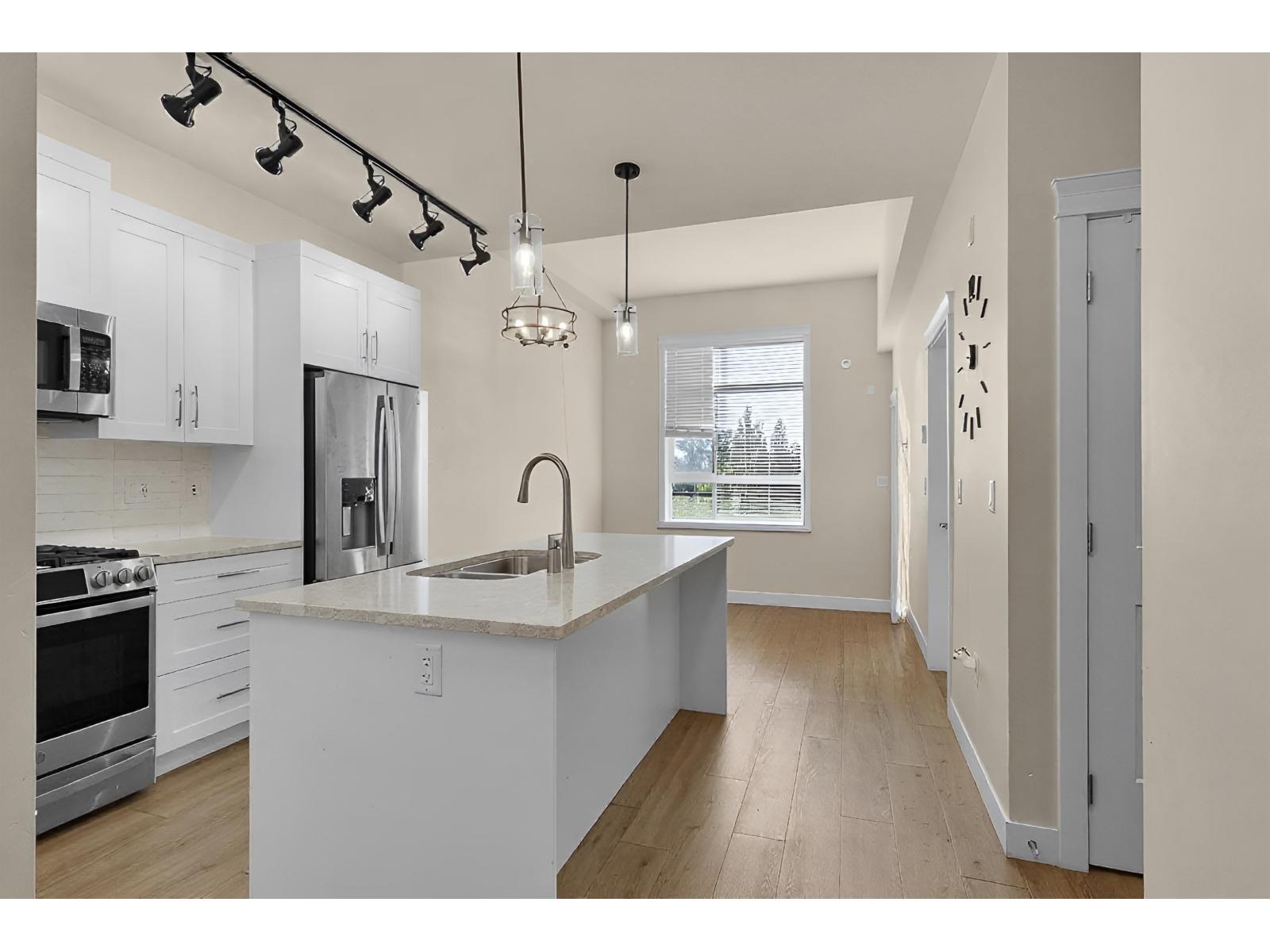 612 11077 Ravine Road Property Photo 4