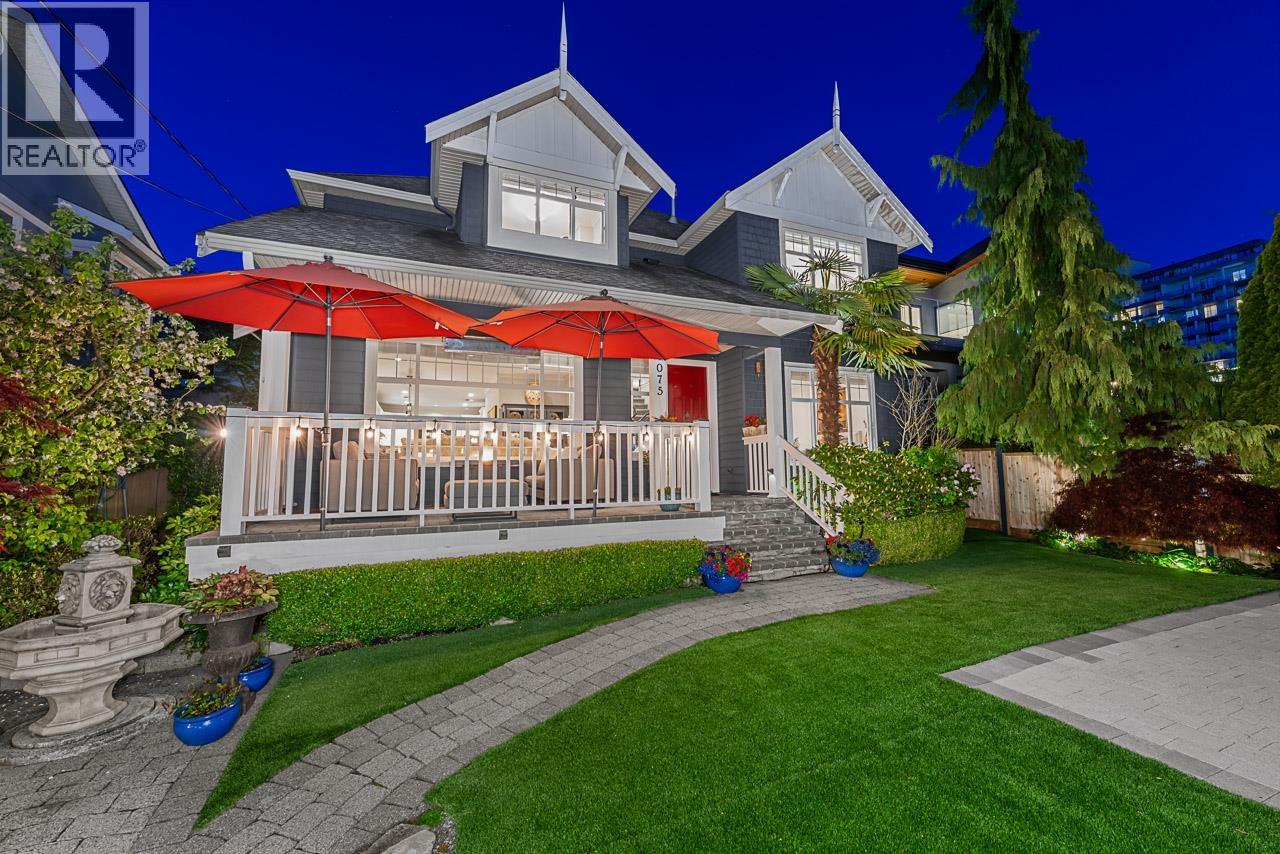 1075 ESPLANADE AVENUE Property Photo 1