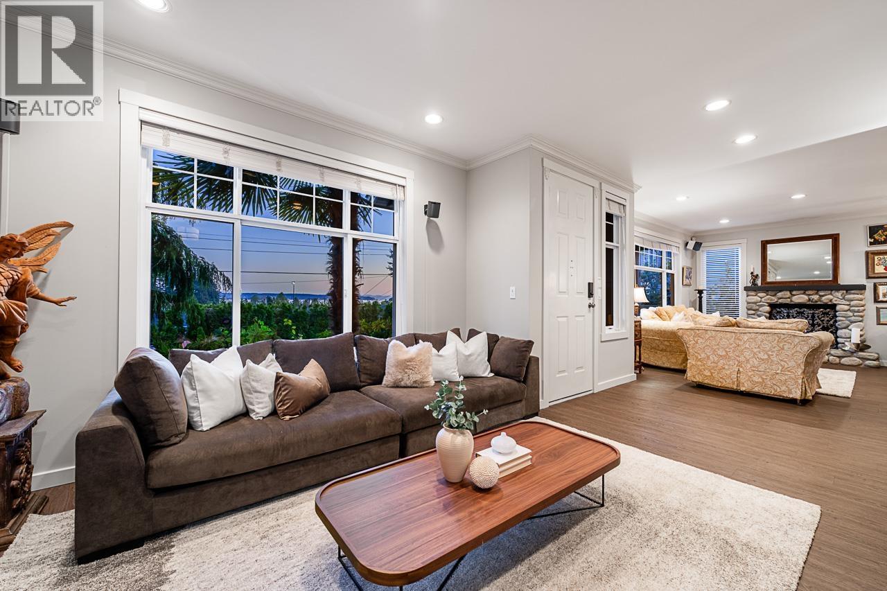1075 Esplanade Avenue Property Photo 10