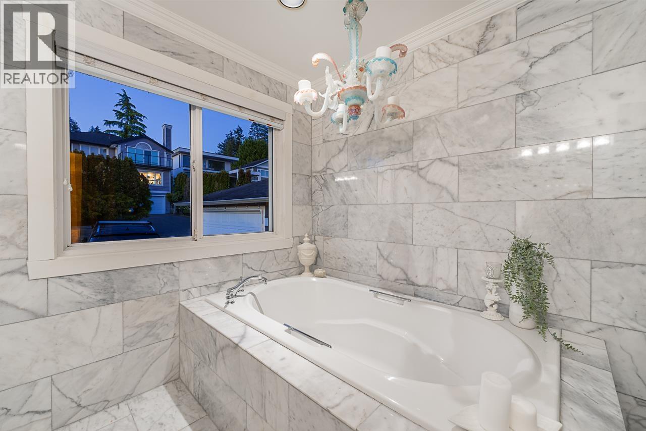 1075 Esplanade Avenue Property Photo 18