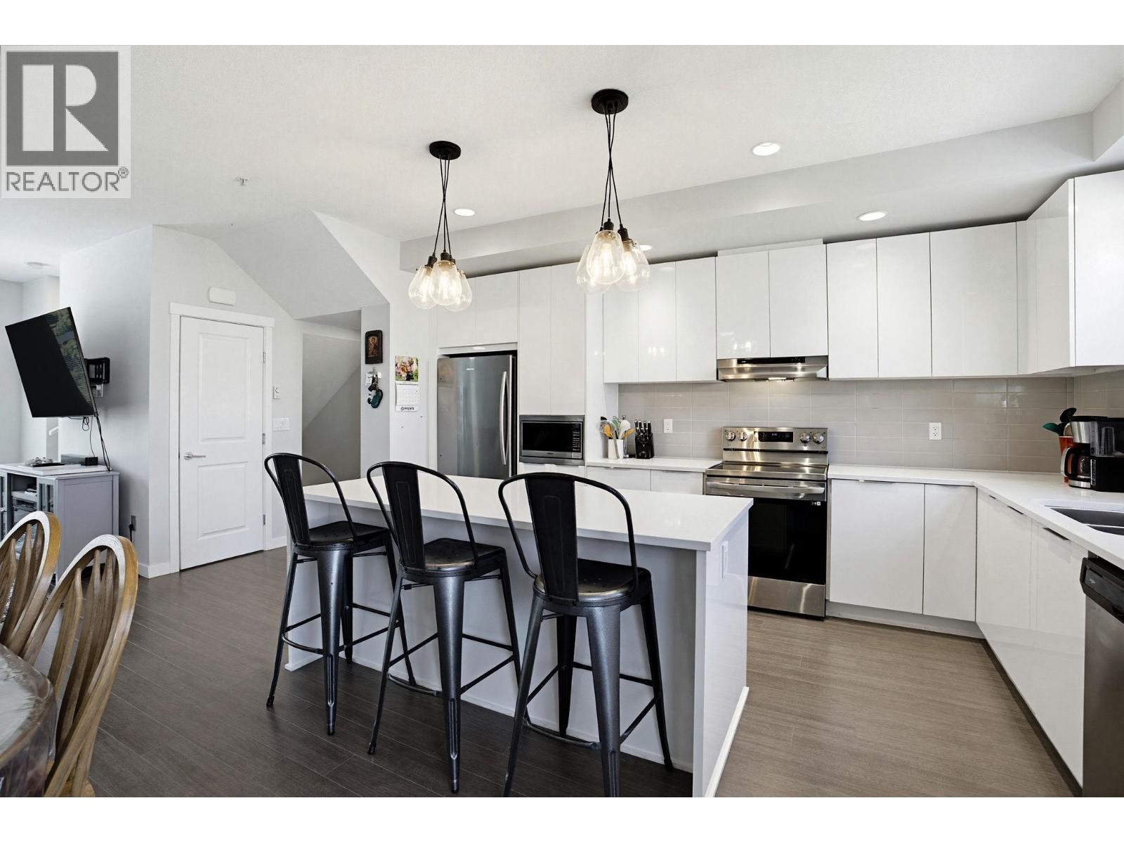 2104 11295 Pazarena Place Property Photo 9